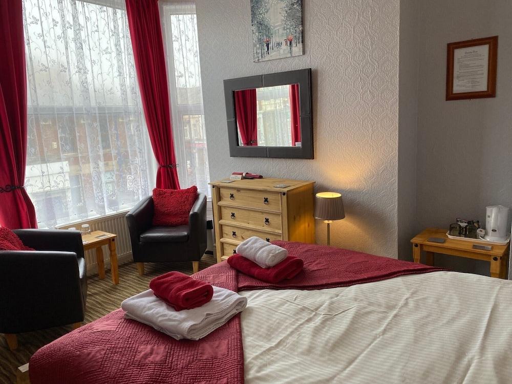 Beverley Dean - Children Over 5 Years Welcome - Continental Breakfast Bed and Breakfast Blackpool Exterior foto